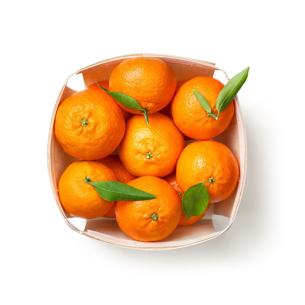 mandarynki w drewnianym koszyczku